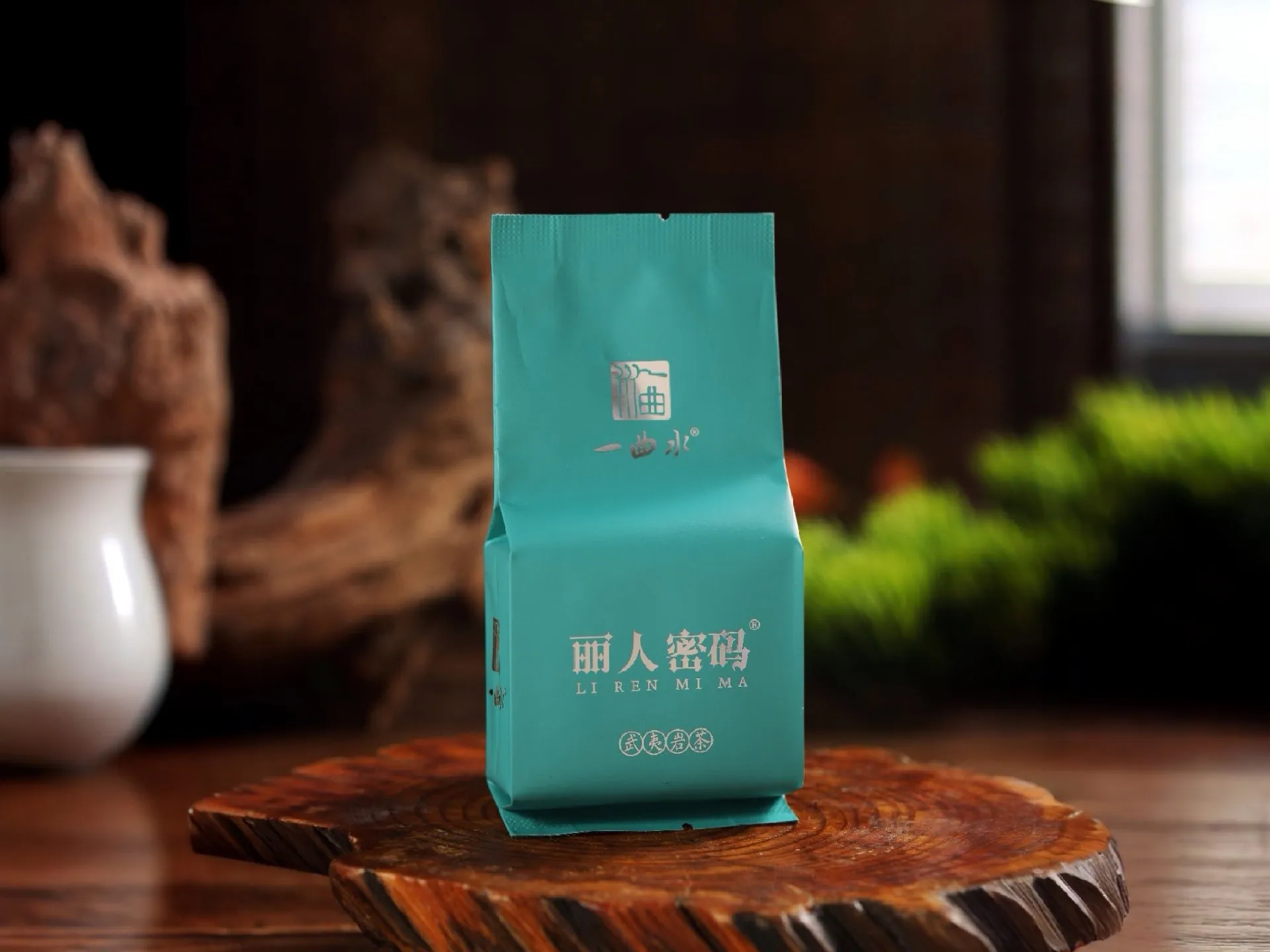 丽人密码 · 单泡近景（松石绿小袋 · 丽人密码® 烫金）