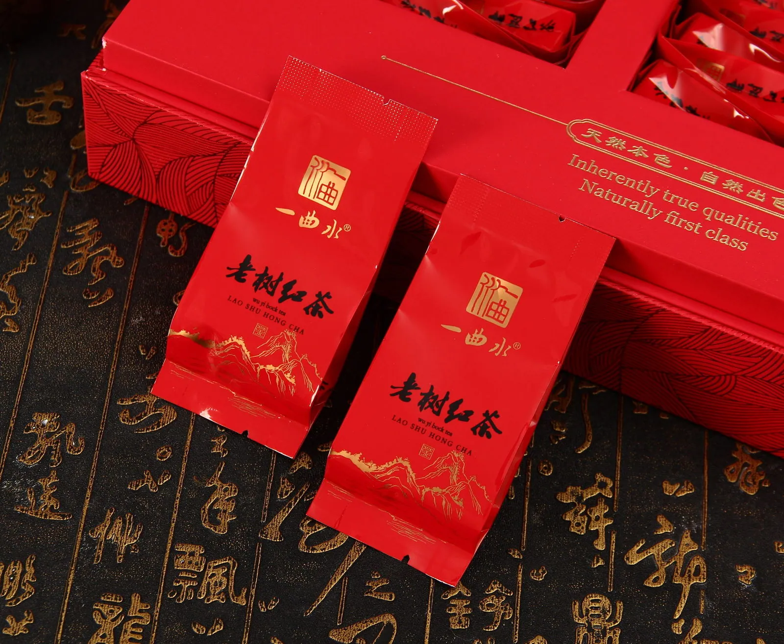 老树红茶 · 两小袋特写