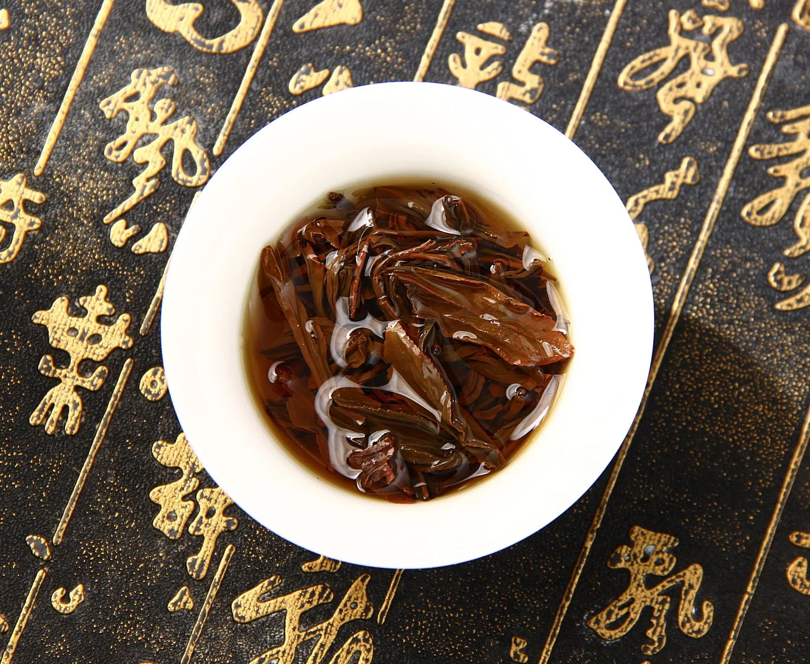 老树红茶 · 杯中叶底